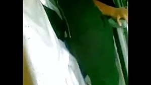 Η σέξι ξανθιά μιλφ αφήνει τον αξιωματικό που την έπιασε να την αντιμετωπίσει