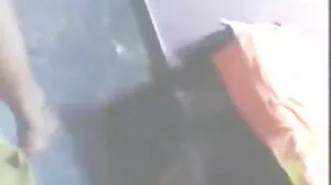 Τρυπημένο ευρώ μωρό με τα δάχτυλα σε σφιχτό κώλο και βαθύ λαιμό
