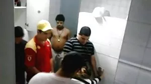 Όμορφη έφηβη δίνει στυλ pov χειροποίητου