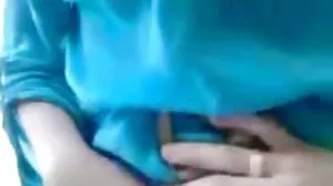 Λεπτός Ασιάτης έφηβος με προσωποποίηση
