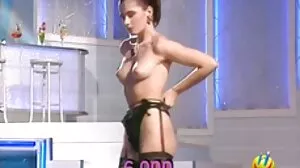 Pickedup euro babe παίρνει fucked doggystyle σε δημόσια παραλία
