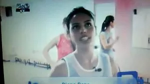 Η μικροκαμωμένη έφηβη θεά Jessi Palmer διορθώνει τα προβλήματα του μπαμπά της με έναν ώριμο κόκορα