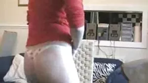 Οι γραφείο femdom milfs χρησιμοποιούν παιχνίδια για να τραβούν και να πιπιλίζουν