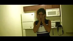 Ο τεράστιος κώλο milf Melanie Monroe γάμησε δυνατά από τον πάλλοντα άξονα