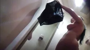 Η αλμυρή Τζένιφερ Γουάιτ θέλει σκληρό σκατά
