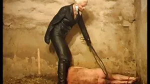 Το petite teen cocklover έχει βαρεθεί τις μικρές πούτσες