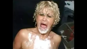 Το μουνί τρώει lesbo milf