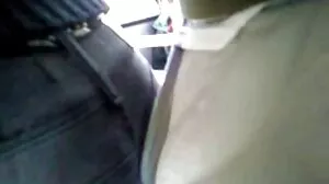 Το ασυνήθιστο είδωλο απλώνει το μουνί της και απολαμβάνει το σκληροπυρηνικό σεξ