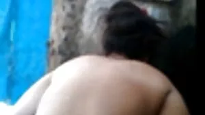 Κοκκινομάλλα έφηβος που γλείφει το ζουμερό μουνί MILF