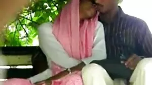 Σέξι ερωτική σχέση MILF με έναν νεαρό άντρα