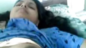 Η σέξι GILF Νίνα Χάρτλεϊ γαμάει με ένα νεαρό καρφί