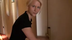Ο Petite Angel del Rey είναι ένας λατίνας που μπορεί να πάρει σίγουρα έναν τεράστιο κόκορα