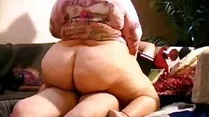 Ώριμος MILF που περνάει καλά