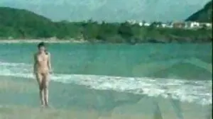 Horny Petite Ώριμη Isis γλιστράει το γλυκό μουνί της σε ένα μακρύ κόκορα